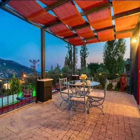 Turkuaz 1 Kalkan فيلة
