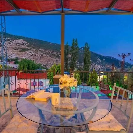 Turkuaz 1 Kalkan فيلة